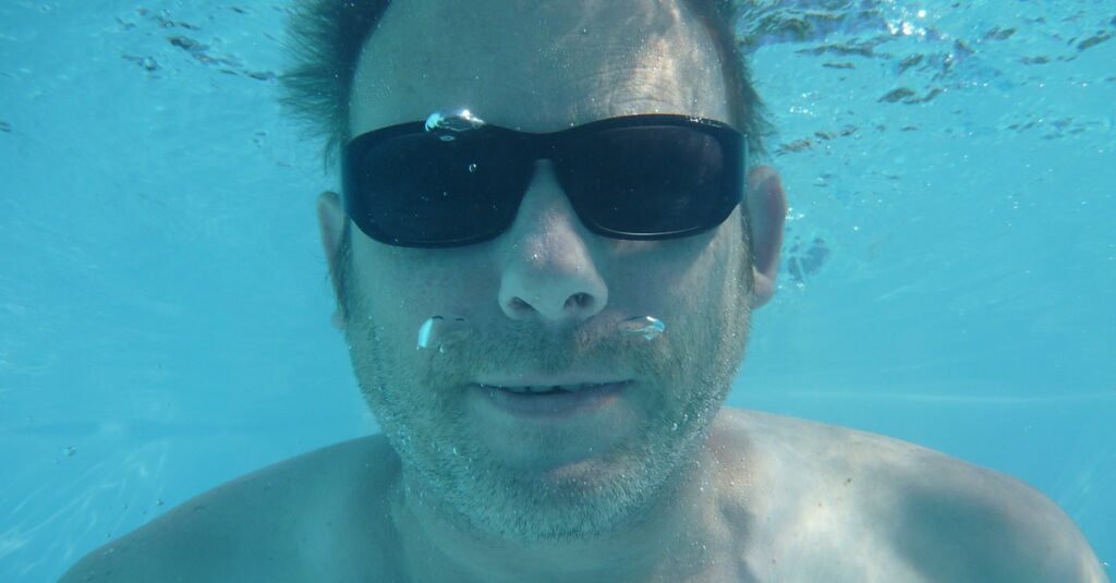 diving, apnea, swimming pool-337439.jpg