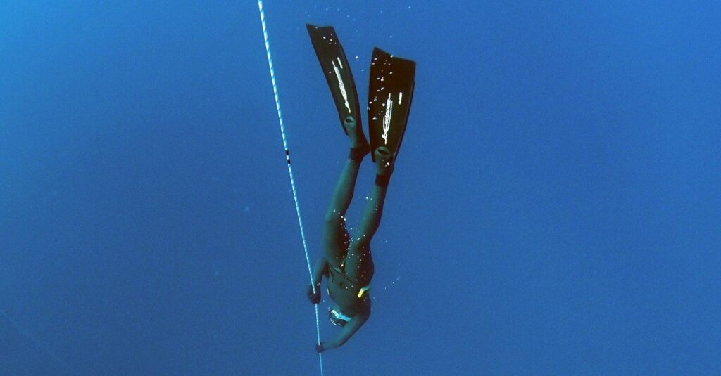 freediving, deep, underwater-1383103.jpg