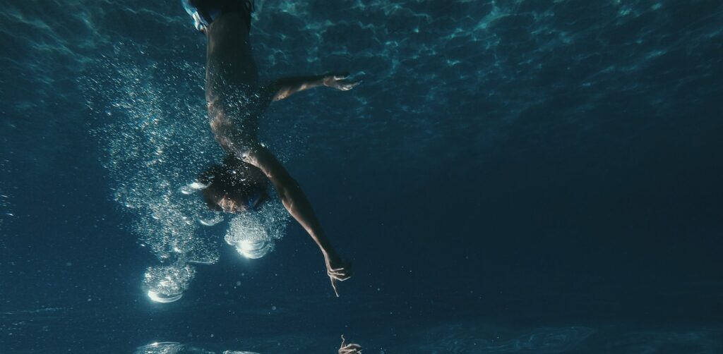 people, man, swimming-2592970.jpg