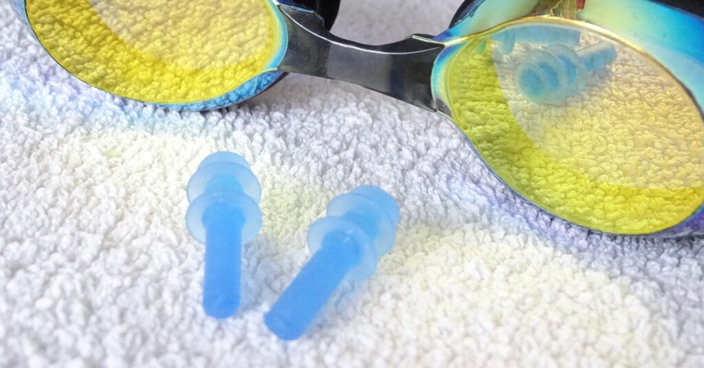 swimming goggles, earplugs, bath towel-622591.jpg