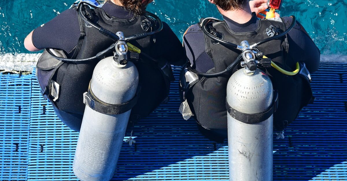 how-much-does-a-scuba-tank-weigh-ocean-thrill